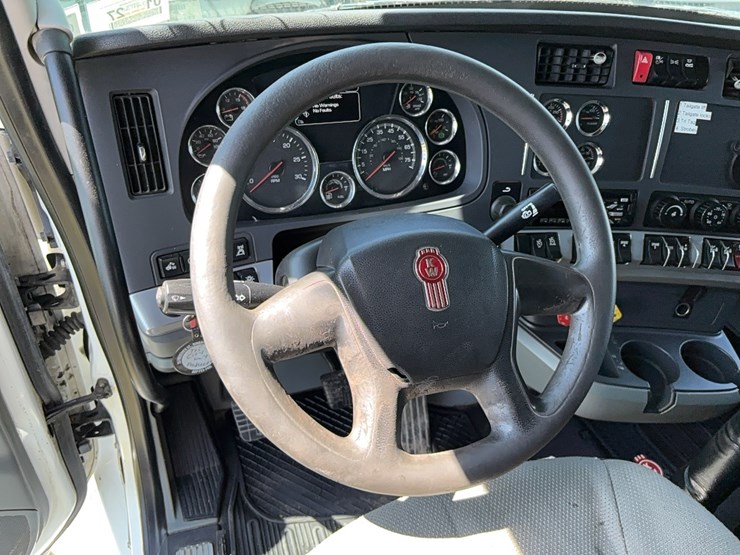 2021-kenworth-t880-image-23
