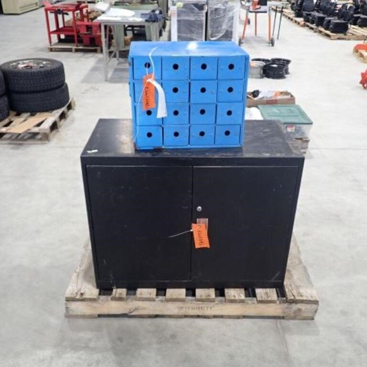 Metal 16 Drawer And Two Door Storage Tool