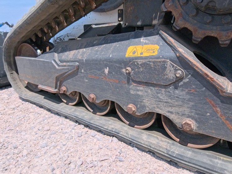 2021-bobcat-t64-image-17