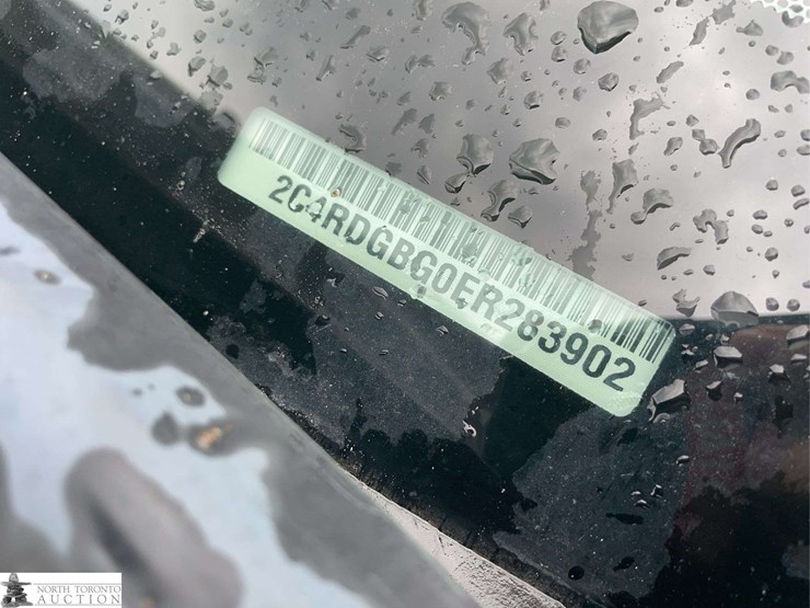 2014-dodge-grand-caravan-sxt-image-16