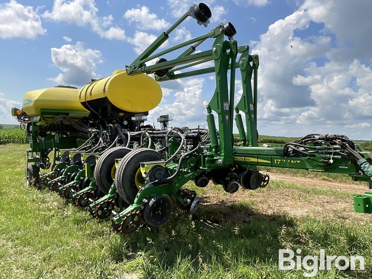 2017-john-deere-1775nt-image-3