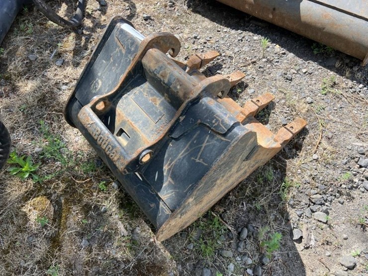 bobcat-24"-dig-bucket-image-3