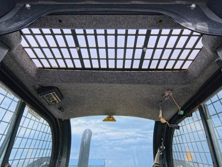 2017-new-holland-l230-image-38