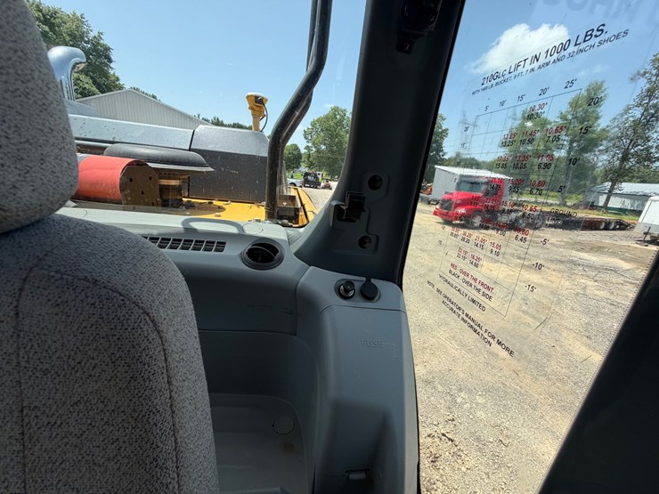 2020-deere-210g-image-39