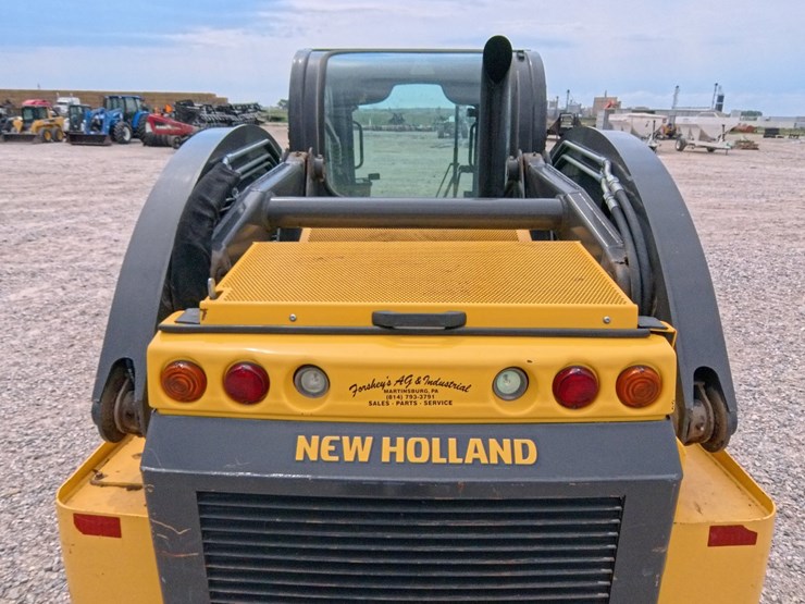 2017-new-holland-l230-image-22