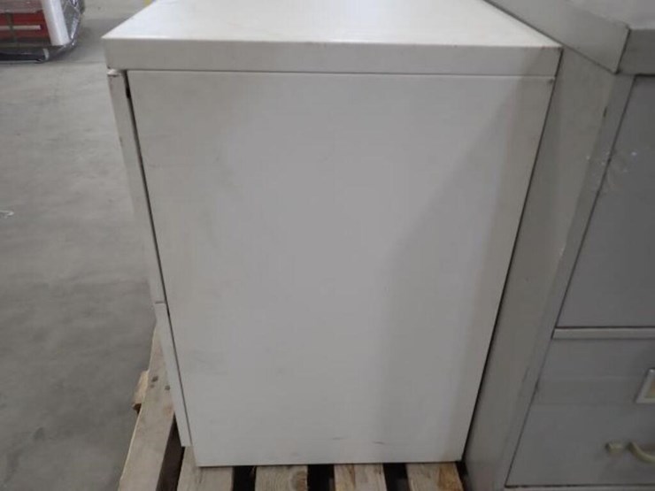 qty-of-(2)-metal-2-drawer-filing-cabinets-image-14