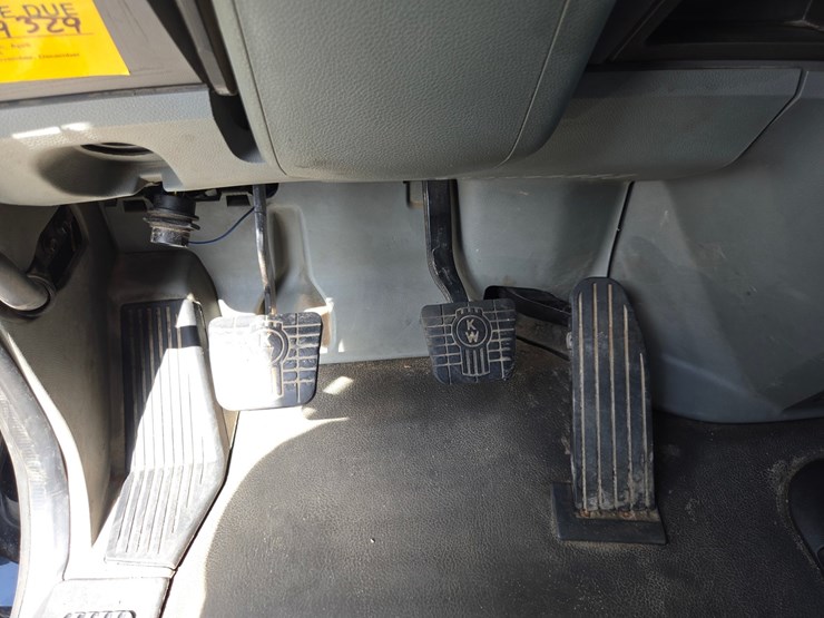 2015-kenworth-t680-image-60