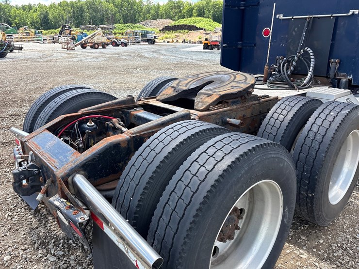 2000-peterbilt-377-image-27