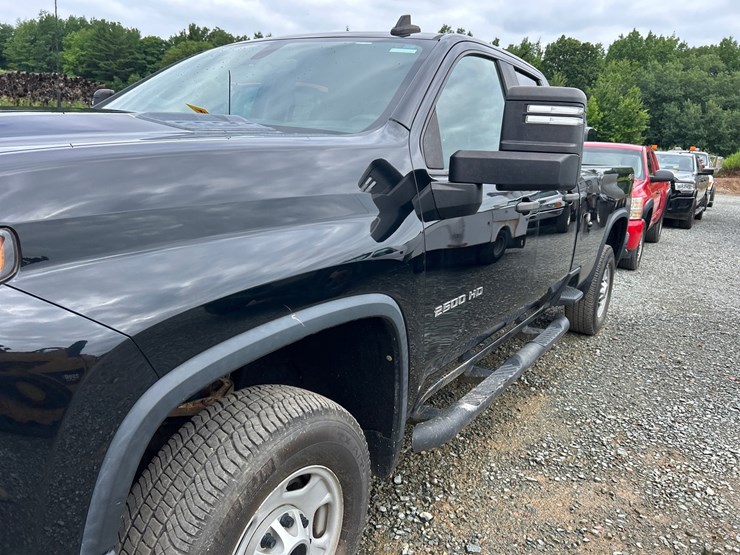 2020-chevrolet-2500hd-image-13