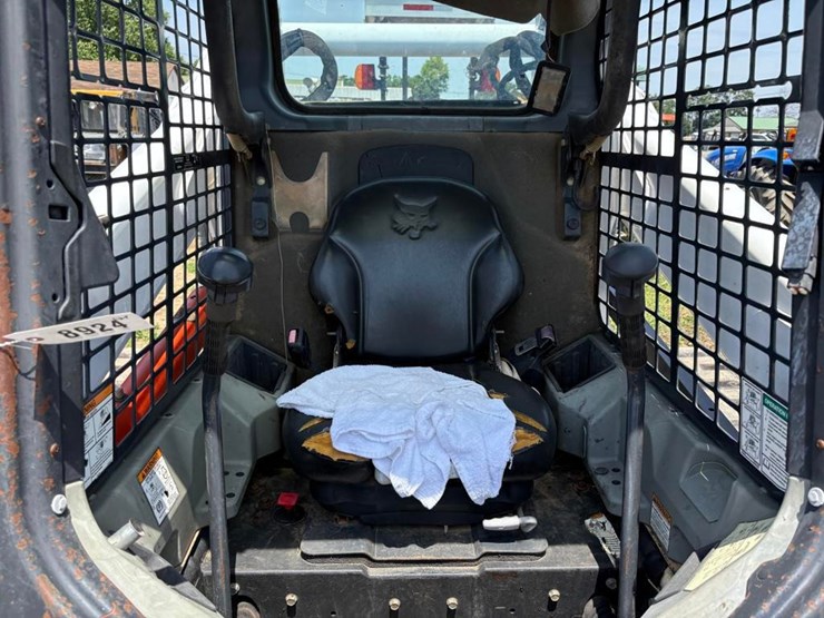 2014-bobcat-t750-image-17