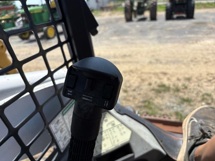 2014-bobcat-t750-image-19