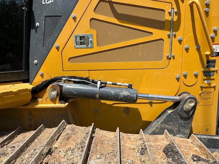 2022-deere-700l-image-28