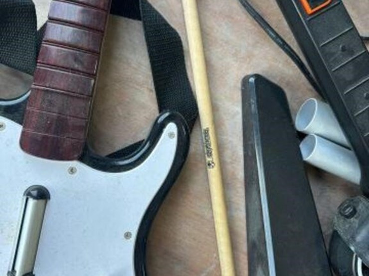 rock-band-set-for-xbox-360-image-7