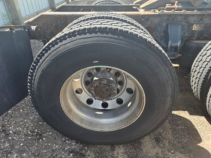 2015-kenworth-t680-image-100