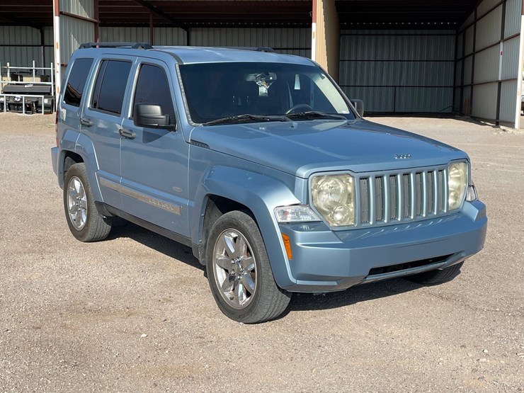 2012-jeep-liberty-image-3