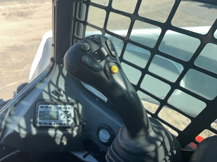 2021-bobcat-s740-image-14