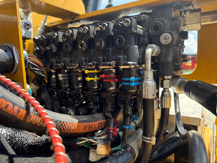 2014-caterpillar-501-image-50