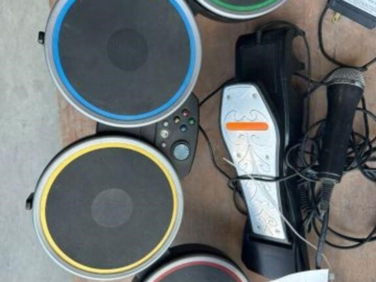 rock-band-set-for-xbox-360-image-4