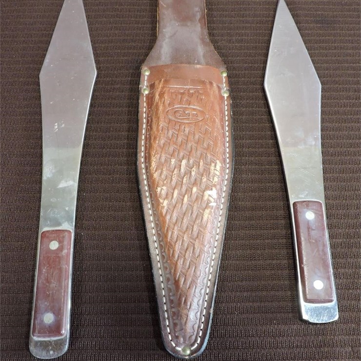 Case XX Throwing Knives in Leather Sheath