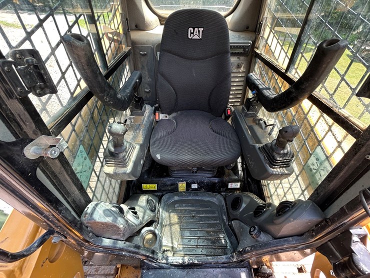 2025-caterpillar-259d3-image-16