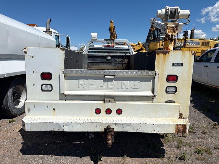 2016-chevrolet-3500-image-5