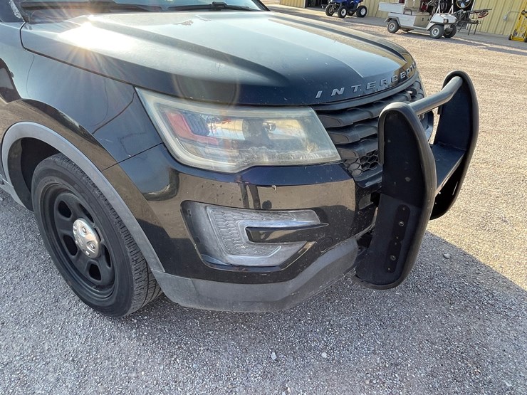 2016-ford-explorer-image-18