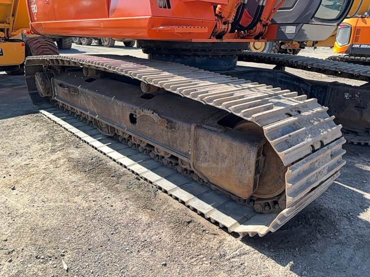 hitachi-zx330-image-12