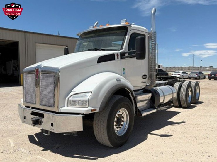 2023-kenworth-t880-image-2