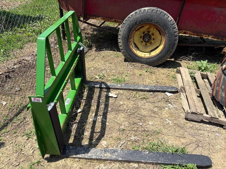 john-deere-kivel-pallet-fork-attachment-image-2