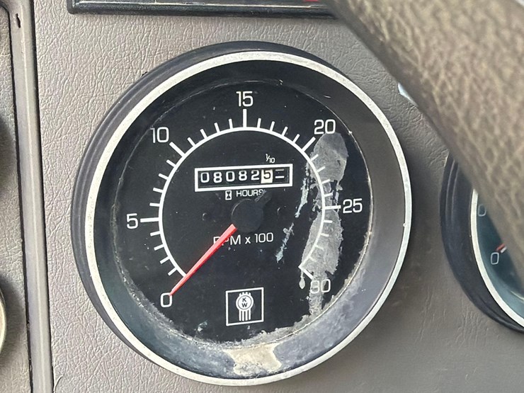 2009-kenworth-t370-image-17
