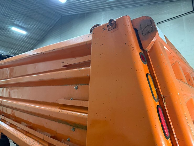 #1470-•-heil-16'-dump-body-w/-lift-cylinder-image-13