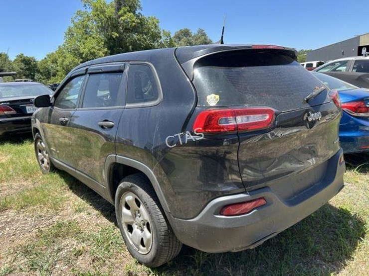 2016-jeep-cherokee-image-11