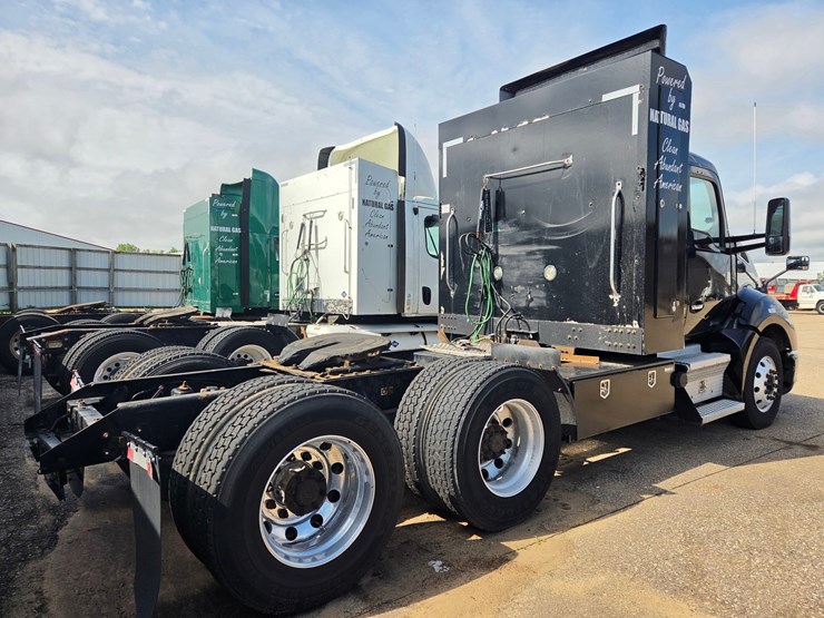 2015-kenworth-t680-image-4