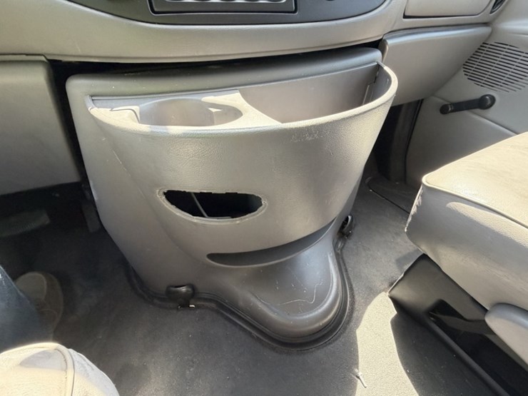 1999-ford-e250-image-28