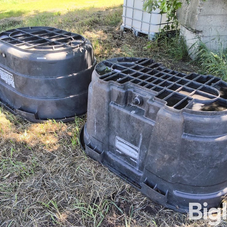Rubbermaid 100 Gal Tubs