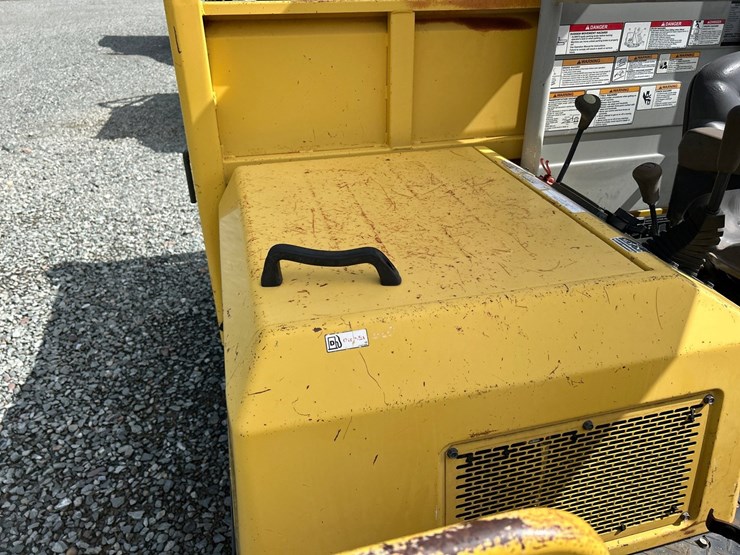 2013-yanmar-c30-image-14