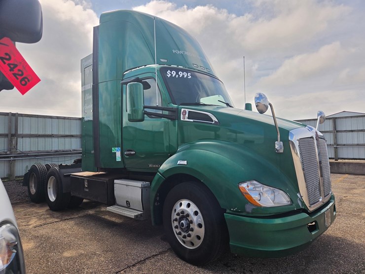 2015-kenworth-t680-image-15