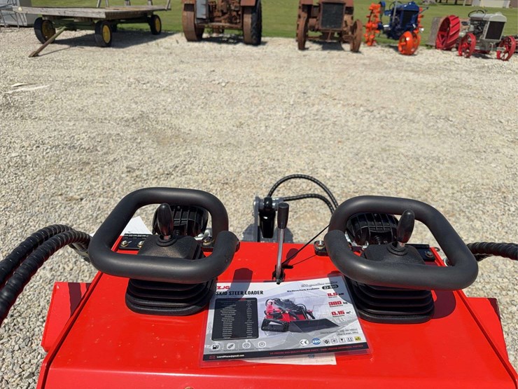 2026-zjg-zj-380-tracked-mini-skid-steer-loader-image-12