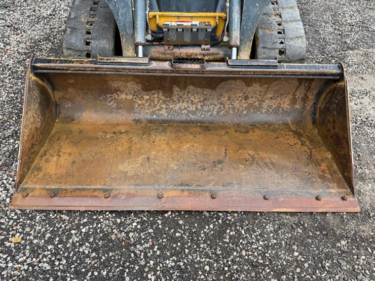 2018-deere-323e-image-9