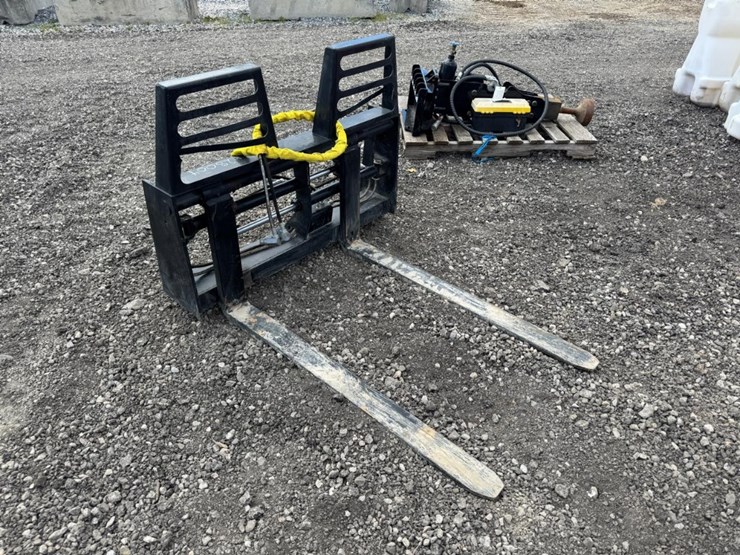 wildcat-48"-hydraulic-skid-steer-forks-with-walk-through-design*-see-details-image-3