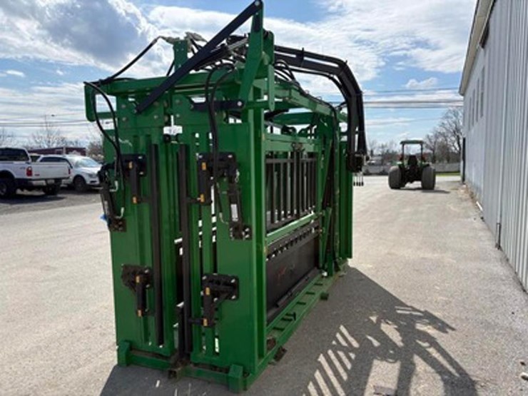 hydraulic-squeeze-chute-image-8