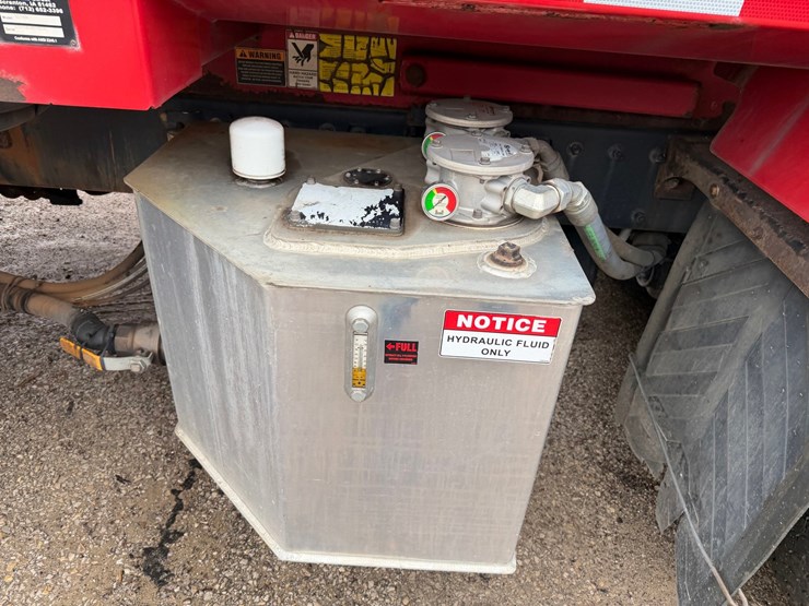 #1506-•-2019-peterbilt-pb520-side-load-garbage-truck-image-37
