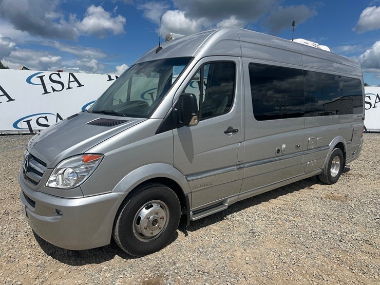 #2492-•-2014-mercedes-benz-airstream-motorhome-image-1