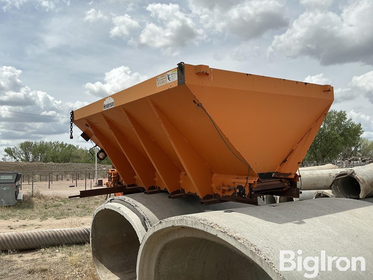 henderson-fshx10x48-heavy-duty-slip-in-v-box-sand-&-salt-spreader-image-7