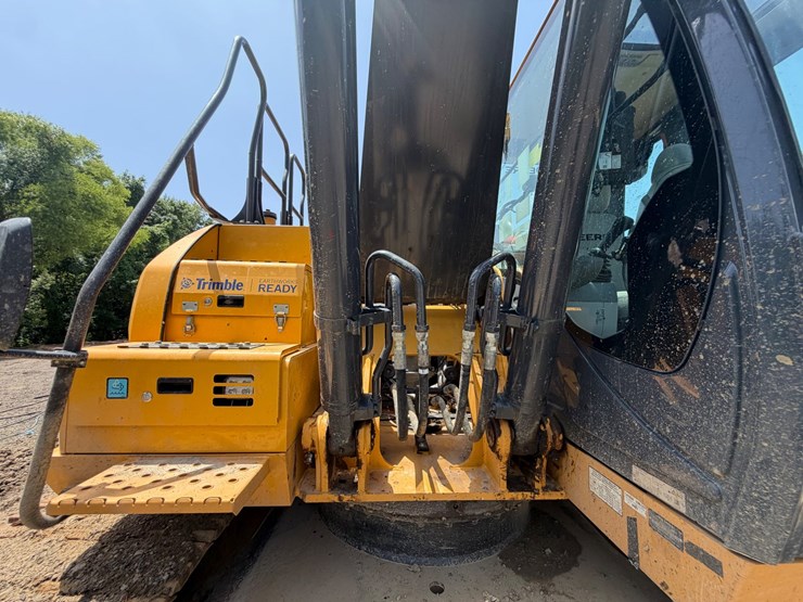 2020-deere-210g-image-32