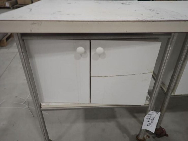 qty-of-(2)-30-in.-x-30-in.-rolling-tables-image-7