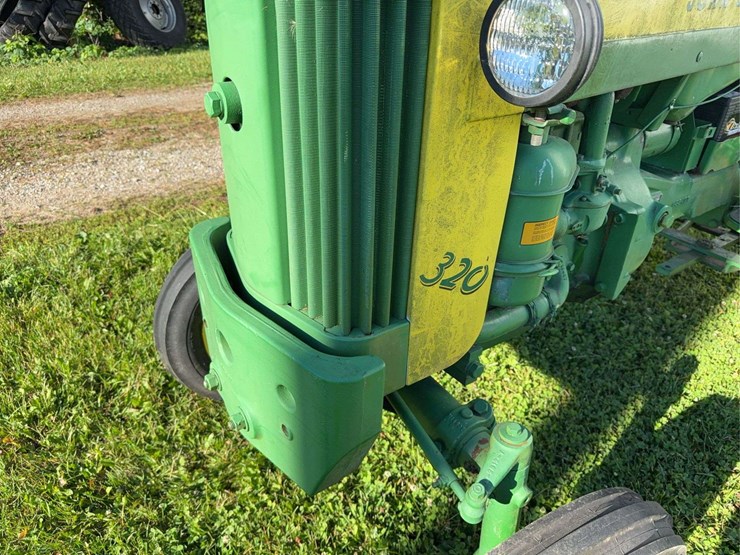 john-deere-320s-image-8