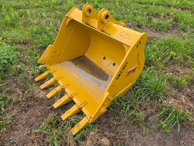 caterpillar-307-image-1
