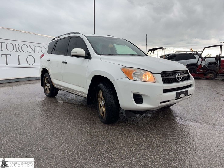 2011-toyota-rav4-image-3