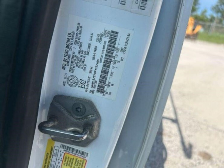 2015-ford-cargo-image-9